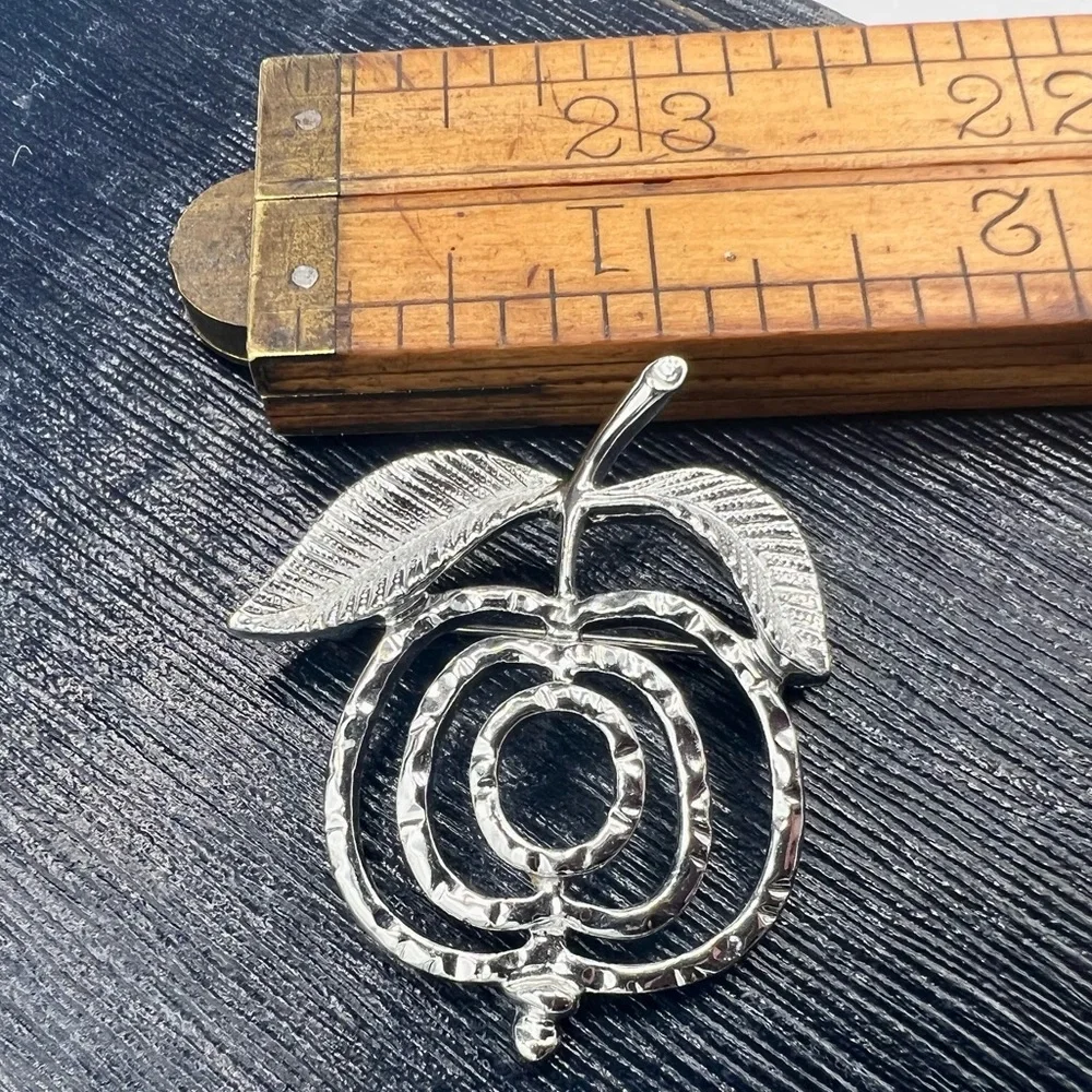 Vintage SARAH COVENTRY silver tone apple brooch pin